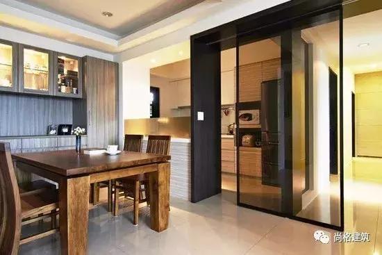 廚房與餐廳可設計為玻璃拉門作為隔間