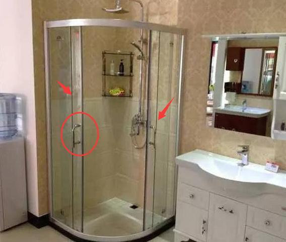 浴室玻璃門要如何清潔才能避免水垢？