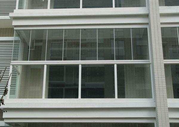 陽臺想安裝玻璃窗，選哪種玻璃窗好？