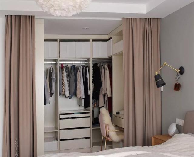 茶色玻璃衣櫃｜使用茶色玻璃做衣櫃門，提高衣櫃質感