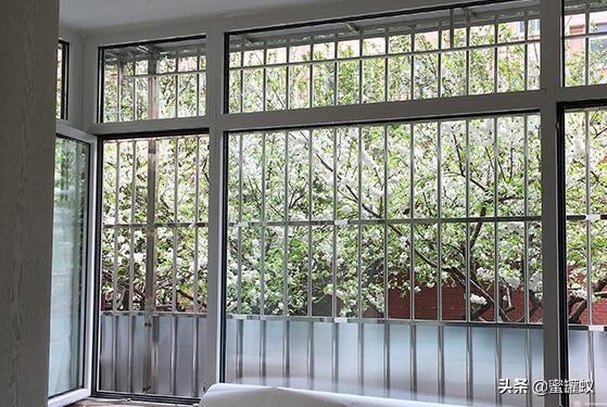 陽臺窗戶安裝防盜窗，費用怎麼計算？不鏽鋼和鋁合金價格差多少？