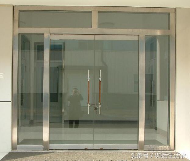 強化玻璃門有哪些特色？強化玻璃門價格如何計算？